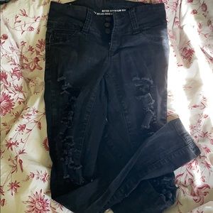 Distressed black skinny jean